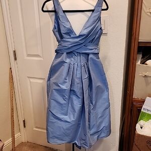 Watters & Watters Blue Sleeveless V-Neck Pleated Cocktail Dress. 10